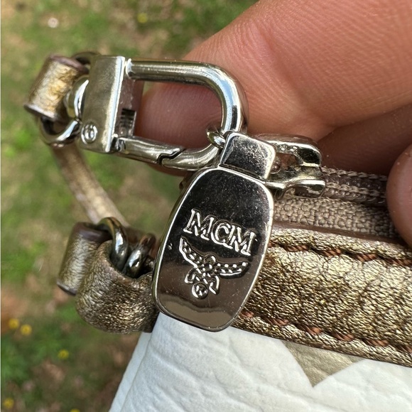 MCM Pochette w/wrist strap - Picture 10 of 11